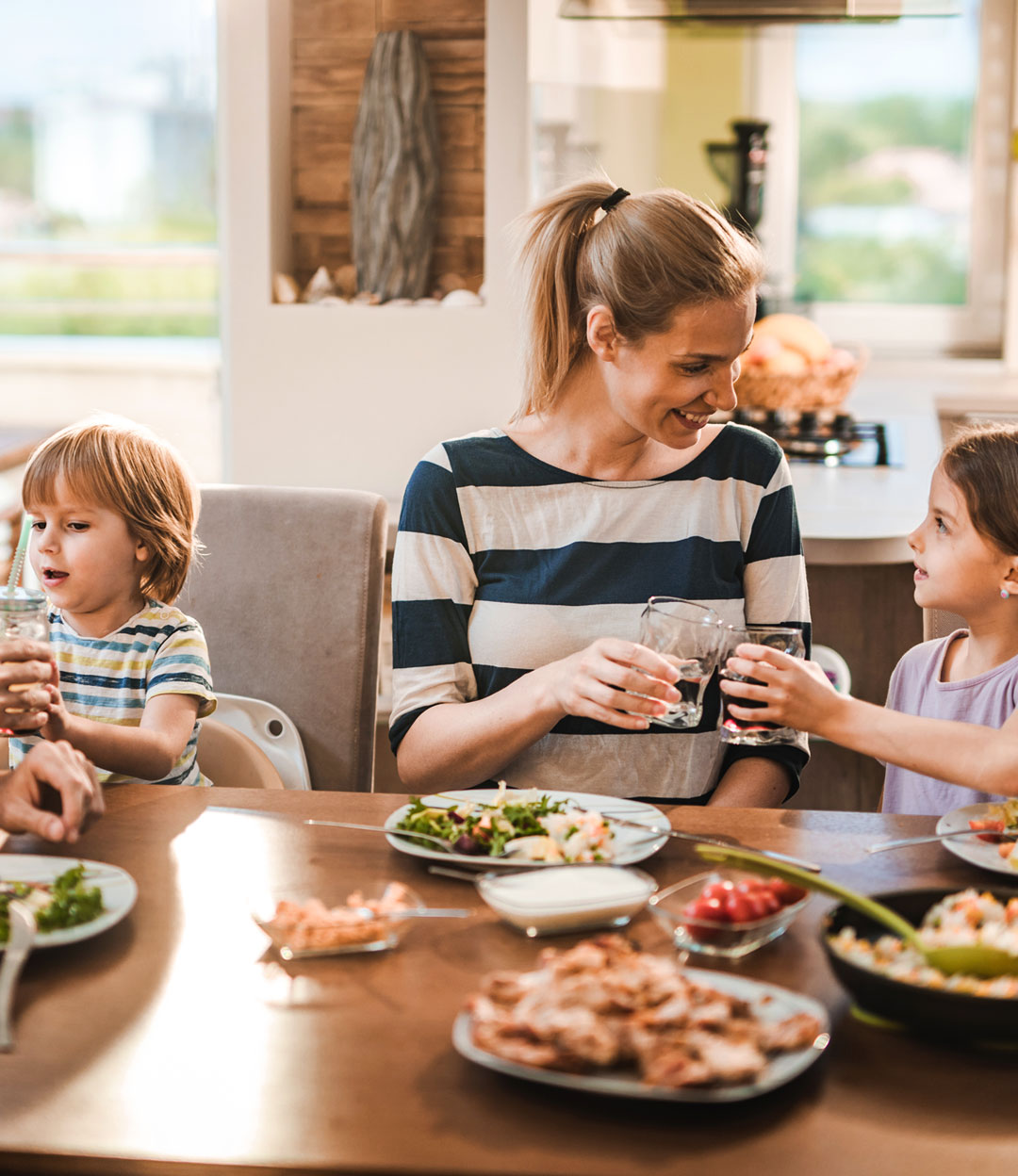 Pourquoi adopter le repas au centre de la table?
